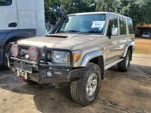Toyota Land Cruiser 4.5 V8 TD 2018 Gold