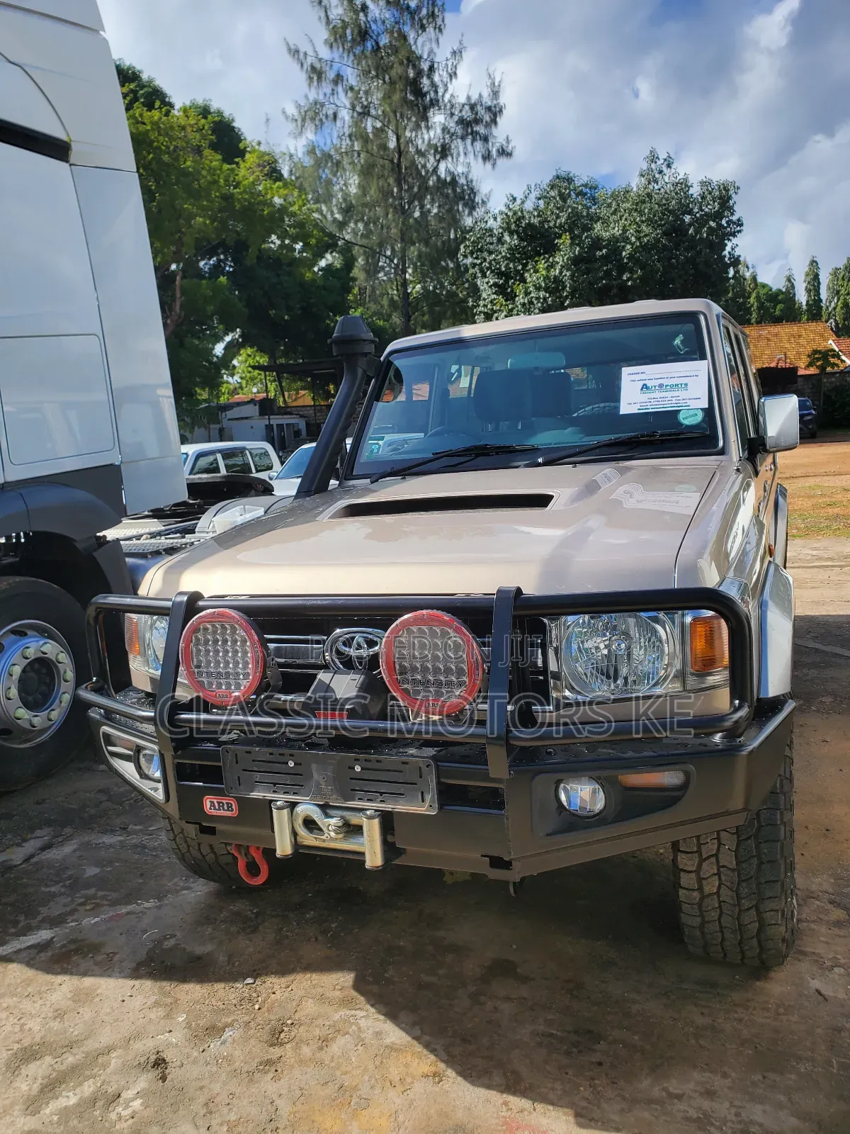 Toyota Land Cruiser 4.5 V8 TD 2018 Gold