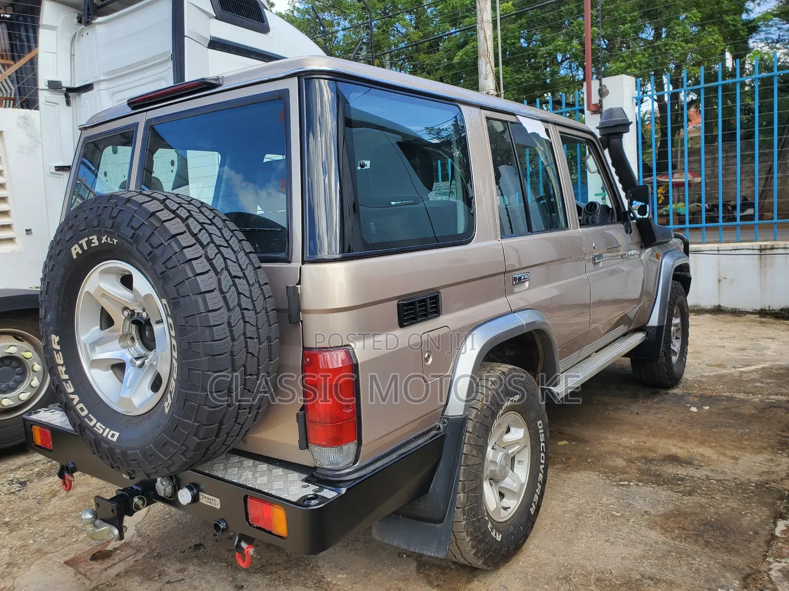 Toyota Land Cruiser 4.5 V8 TD 2018 Gold