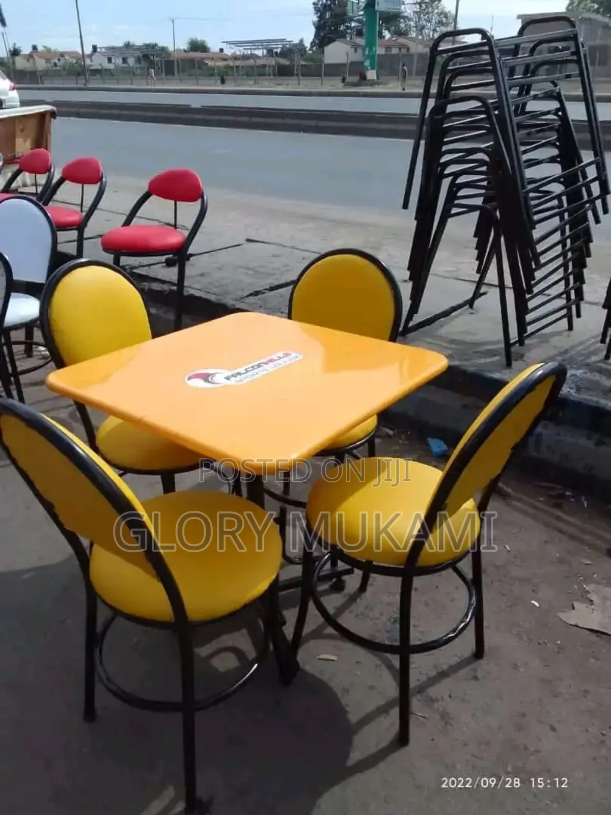 Restaurants and Bar Table