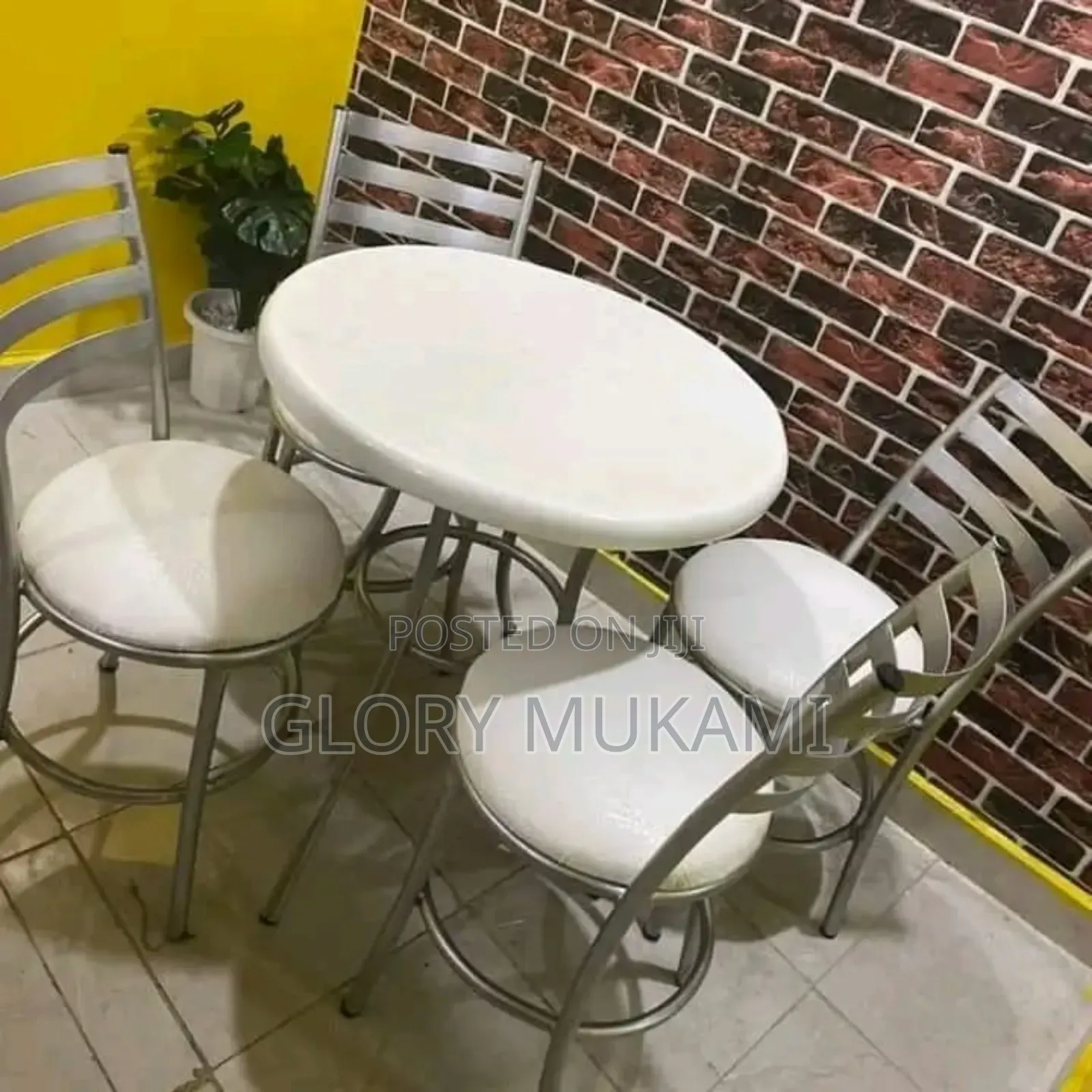 Restaurants and Bar Table
