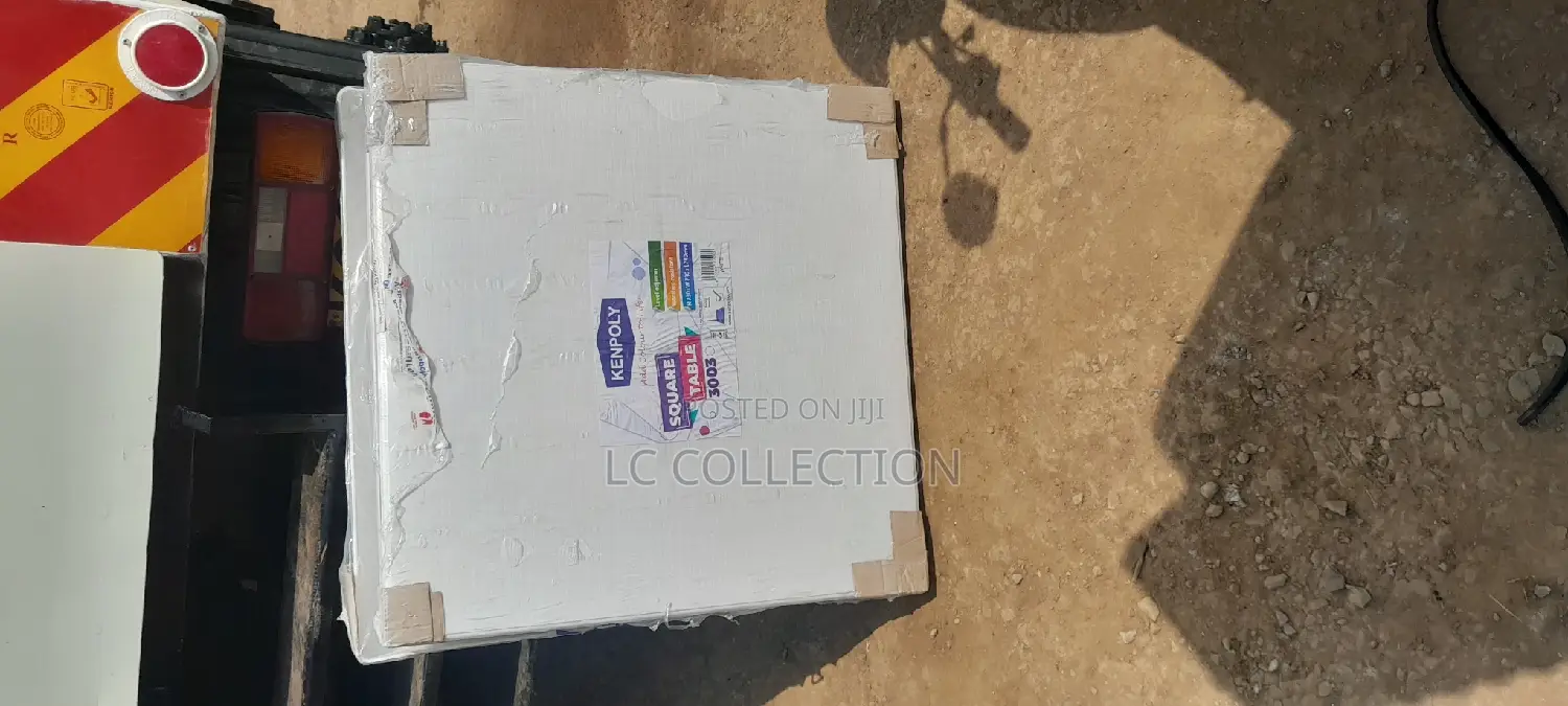 4 Seater Plastic Table