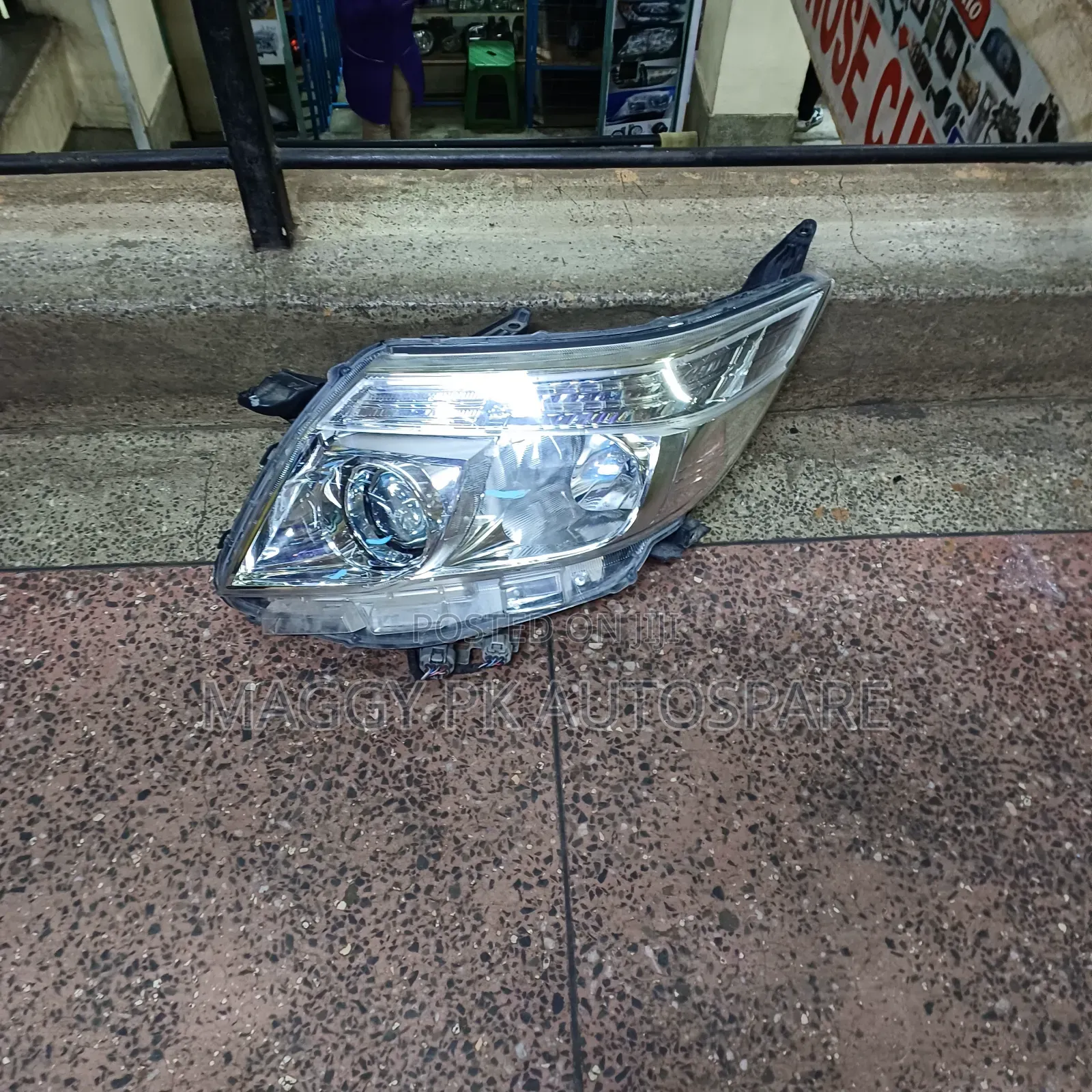 Toyota Noah New 2015 Model Headlight Xenon