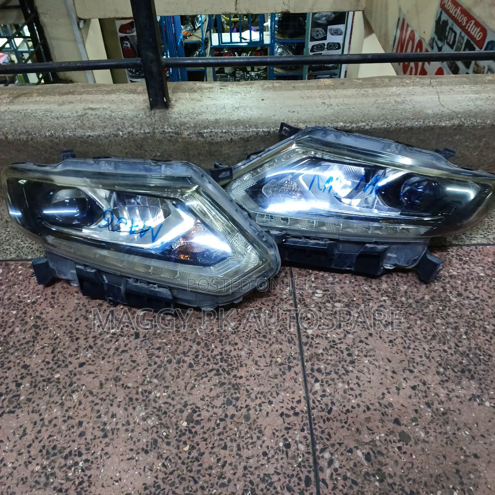 Nissan Extrail Nt32 Headlight Xenon Inbult