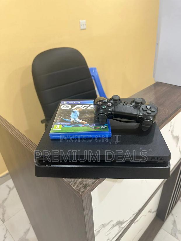 Ps4 Slim With One Controller and Fc24.