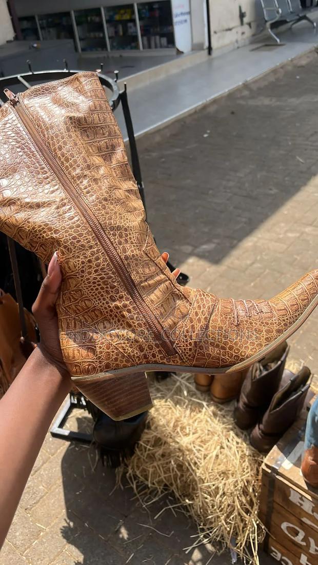 Elegant Cowboy Boots - thumbnail 3