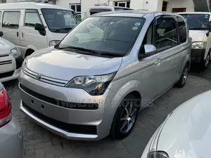 Toyota Spade 1.5 2018 Silver