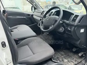 Toyota HiAce 2017 White
