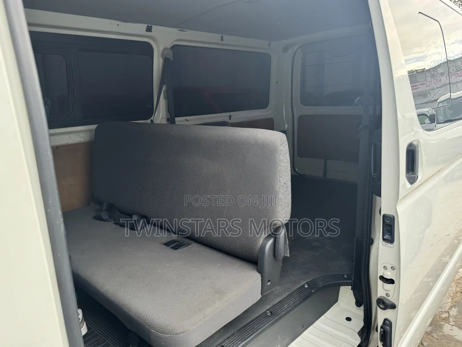 Toyota HiAce 2017 White