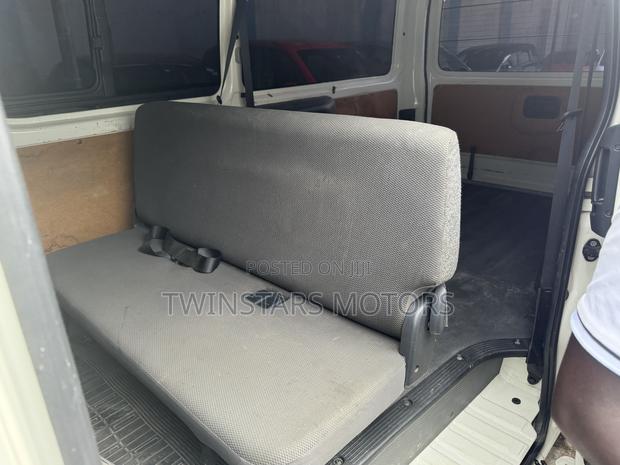 Toyota HiAce 2017 White - thumbnail 5