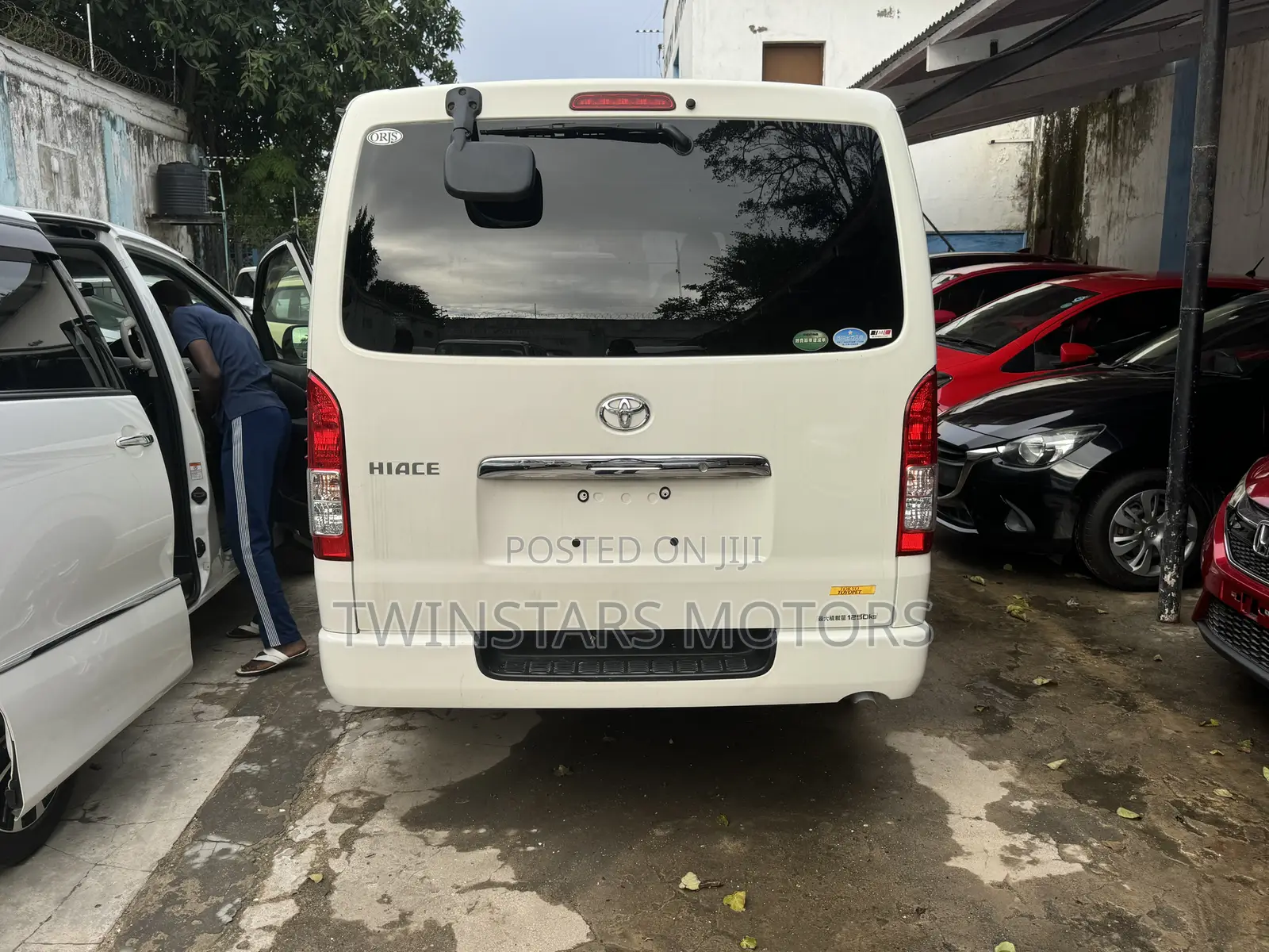 Toyota HiAce 2017 White