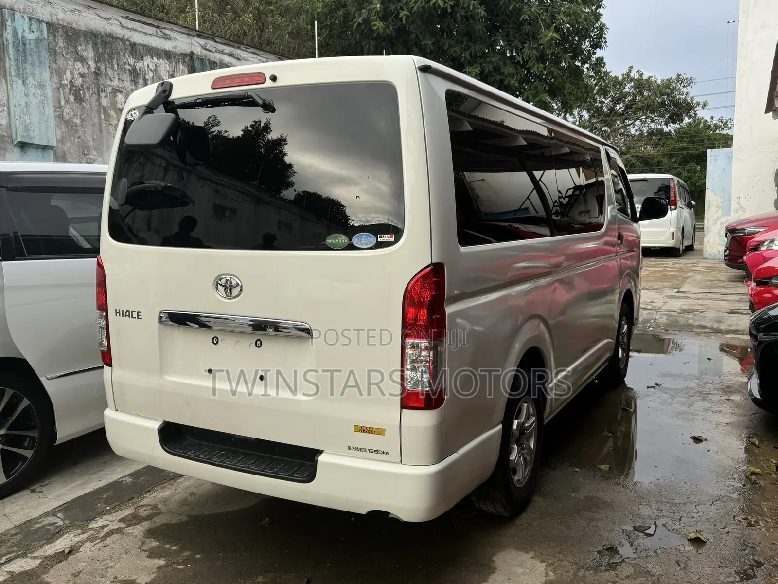 Toyota HiAce 2017 White