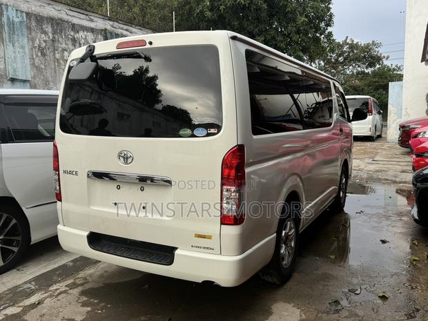 Toyota HiAce 2017 White - thumbnail 8