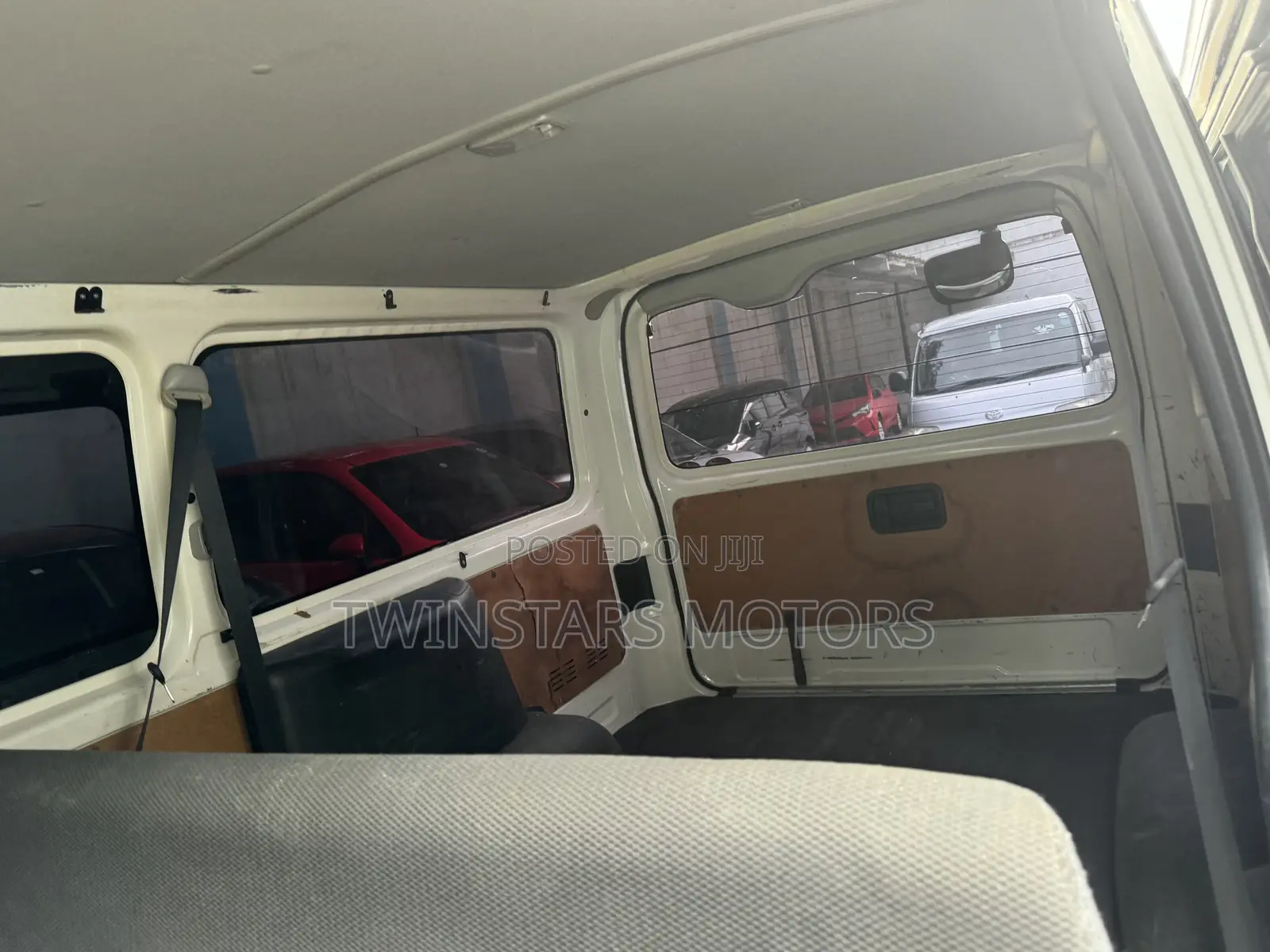 Toyota HiAce 2017 White