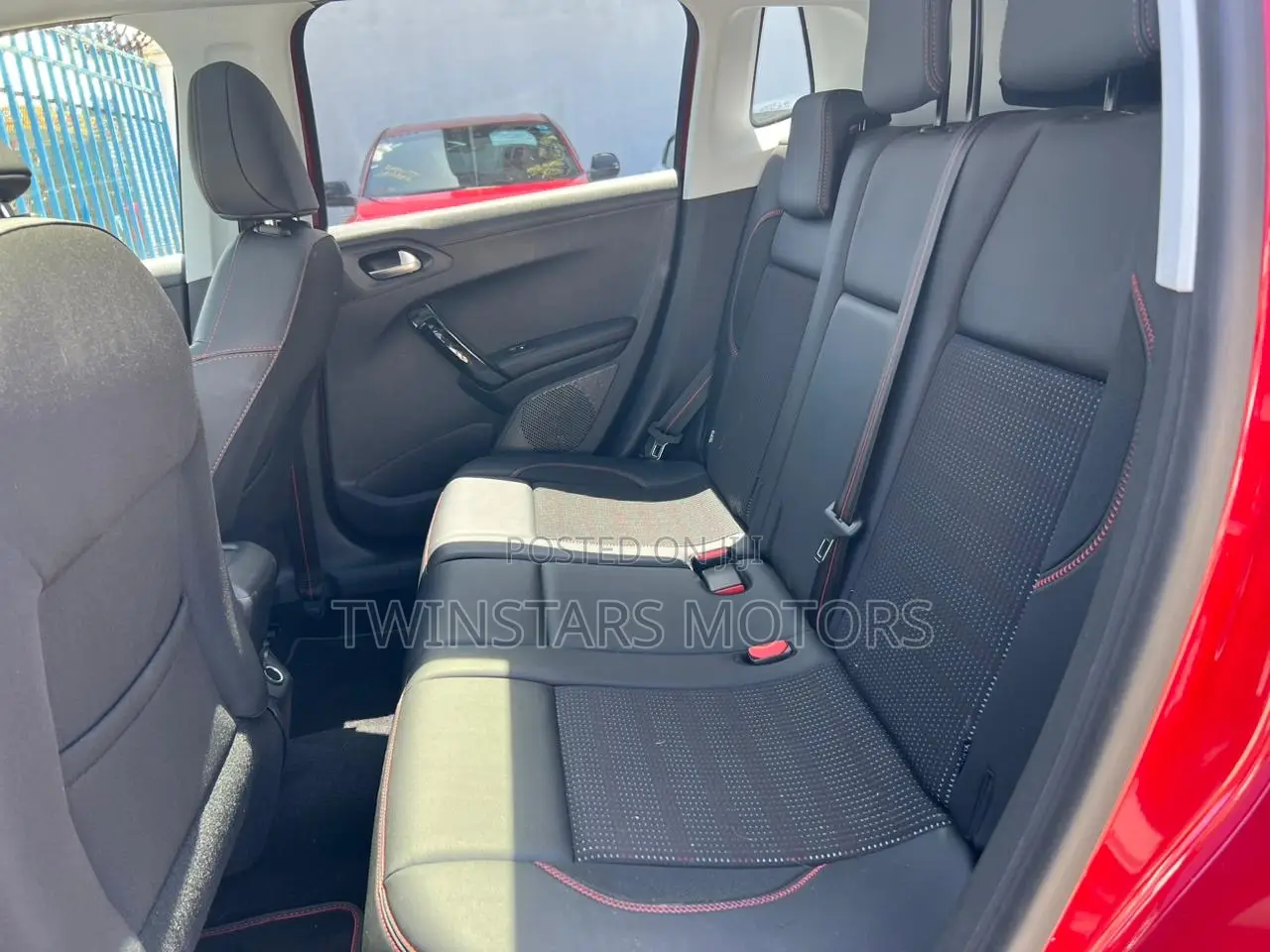 Peugeot 2008 1.2 PureTech (130 Hp) 2017 Red