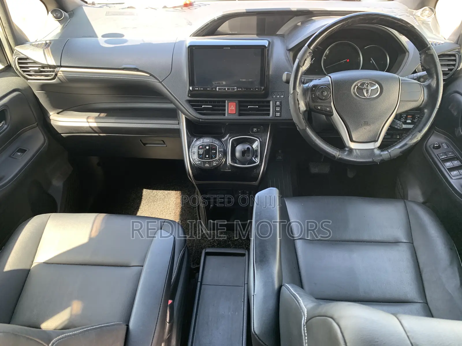 Toyota Esquire 1.8 FWD Hybrid (7 seater) 2017 White