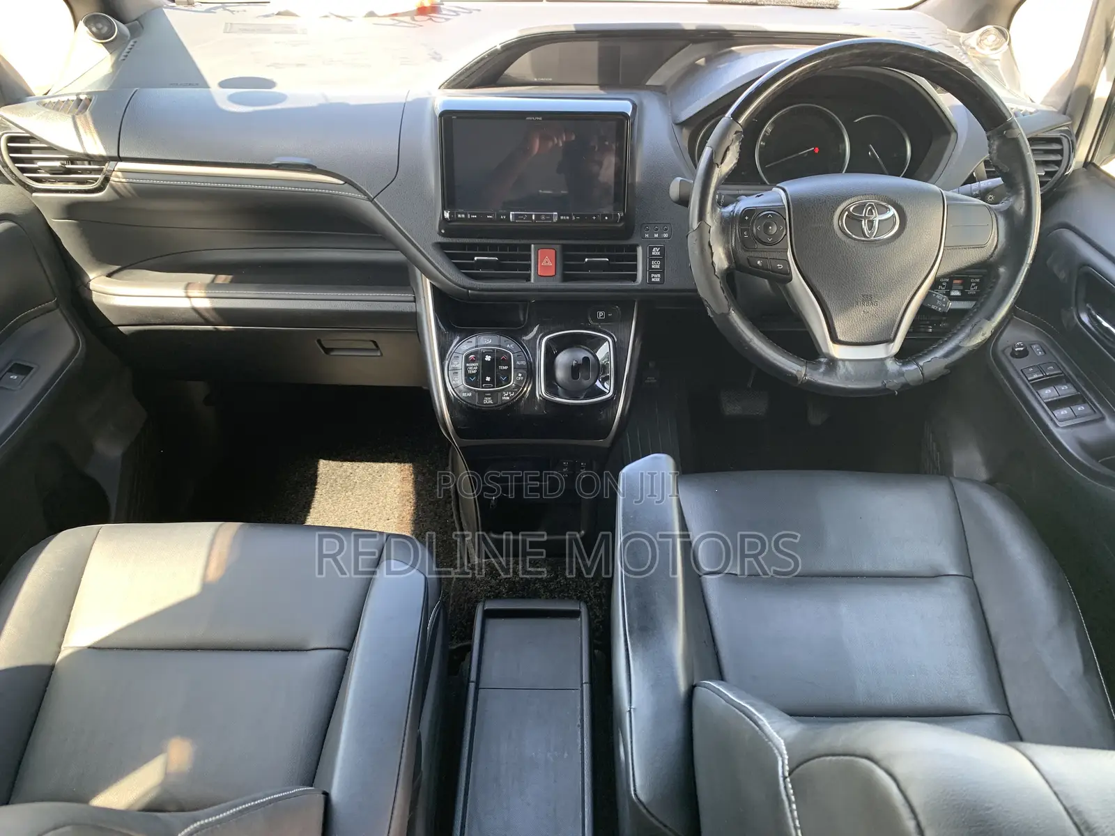 Toyota Esquire 1.8 FWD Hybrid (7 seater) 2017 White