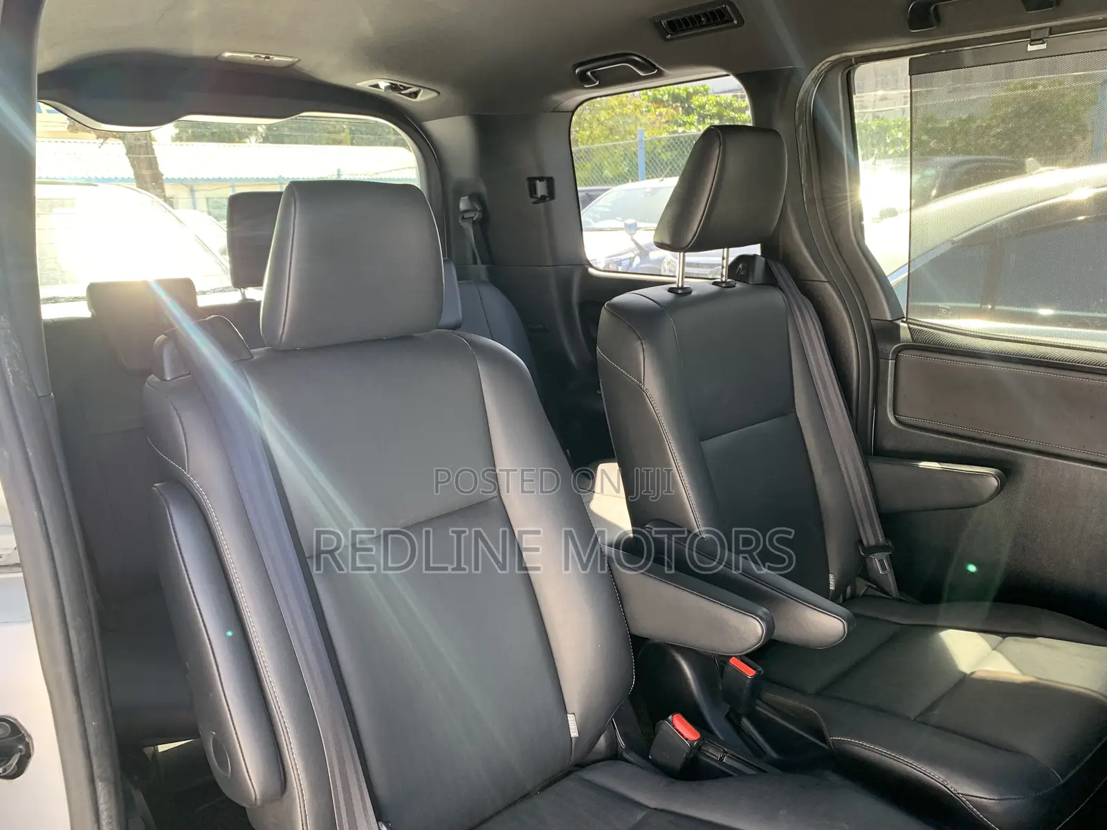 Toyota Esquire 1.8 FWD Hybrid (7 seater) 2017 White