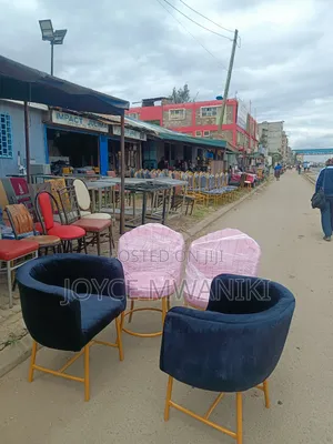 Manicure Seats, 2 Black 2 Pink 