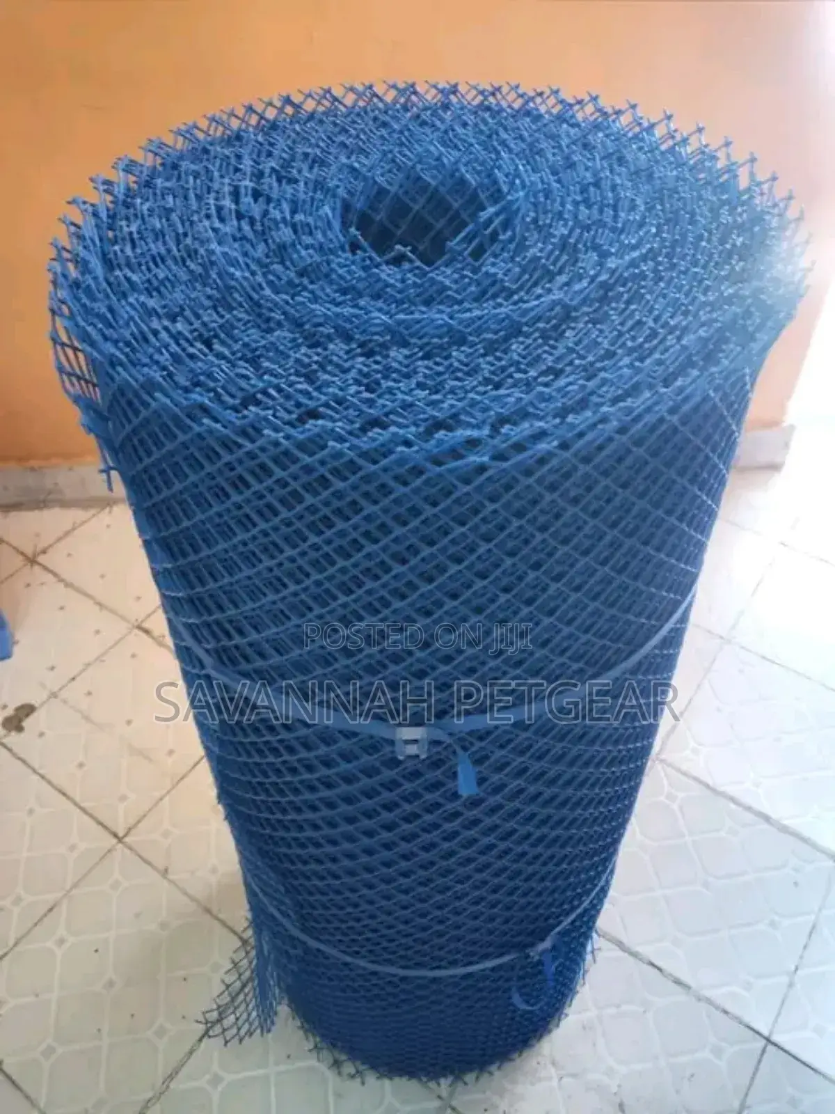 Plastic Poultry Mesh Roll for Big Birds Turkey Green, Blue