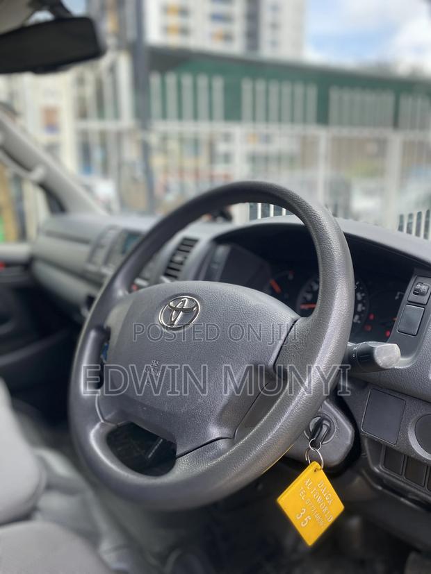 Toyota HiAce 2018 White - thumbnail 7