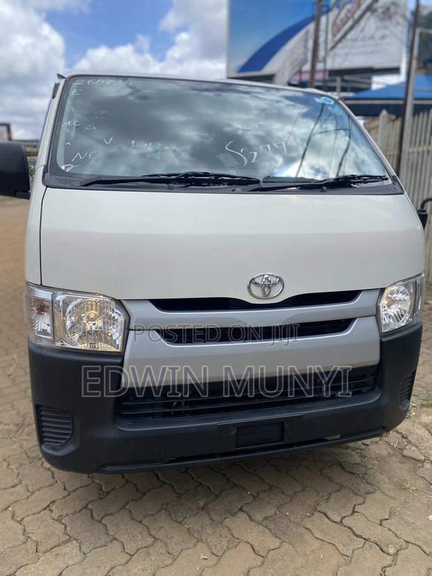 Toyota HiAce 2018 White