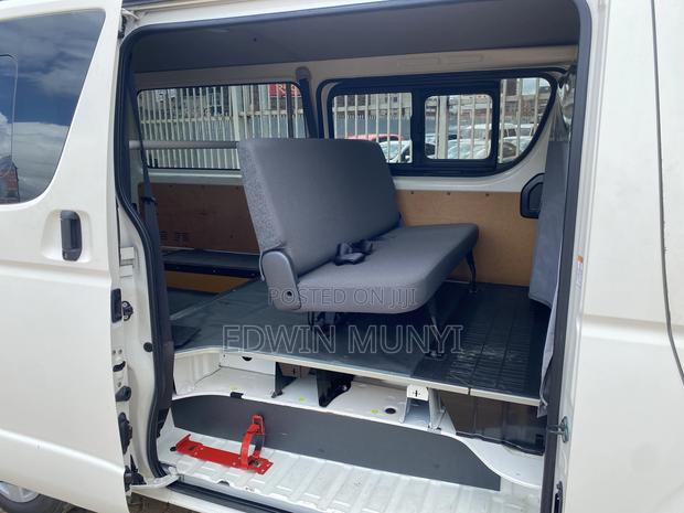 Toyota HiAce 2018 White - thumbnail 11