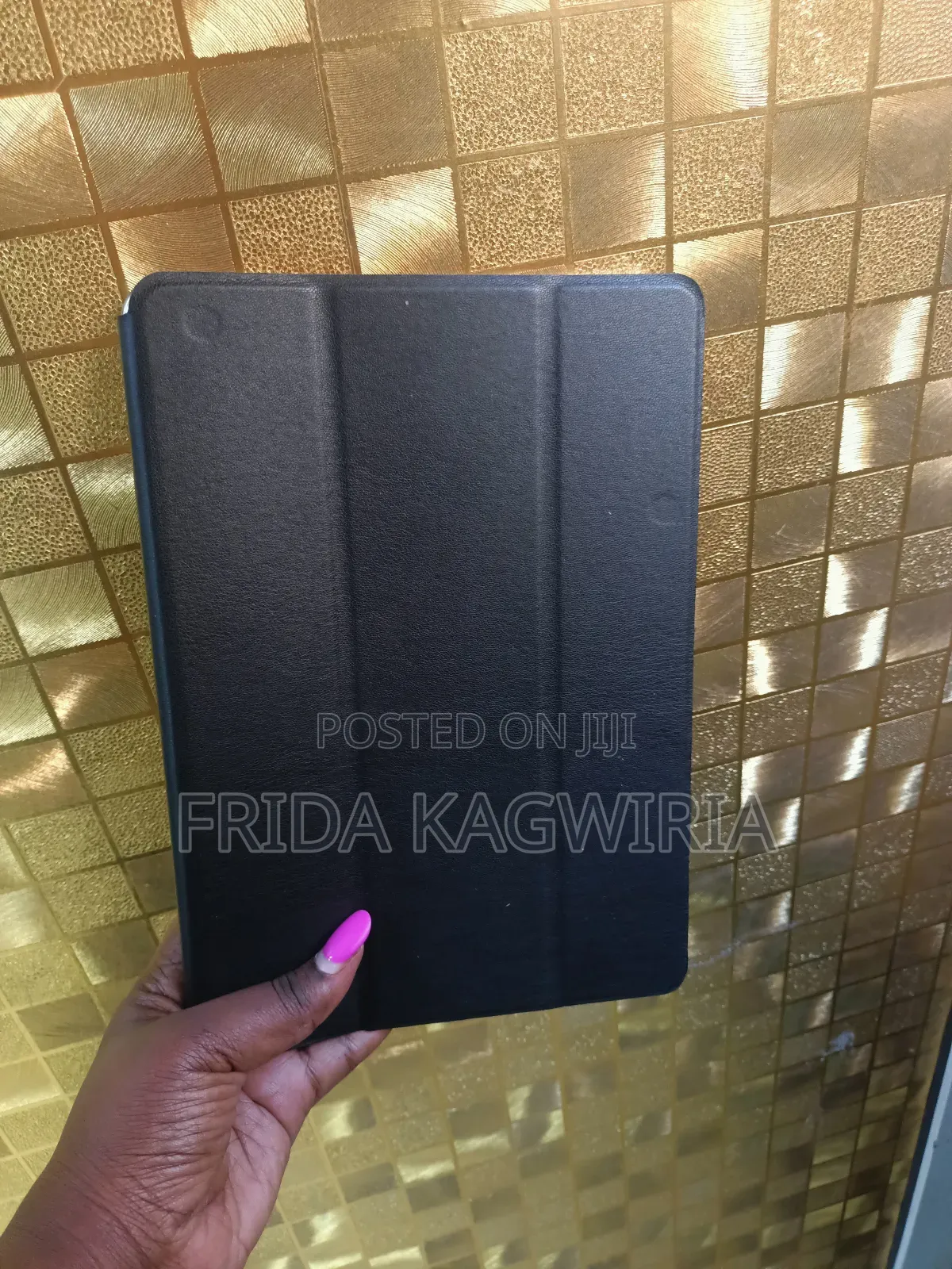 iPad 10.2" Flip Cover With Kickstand
