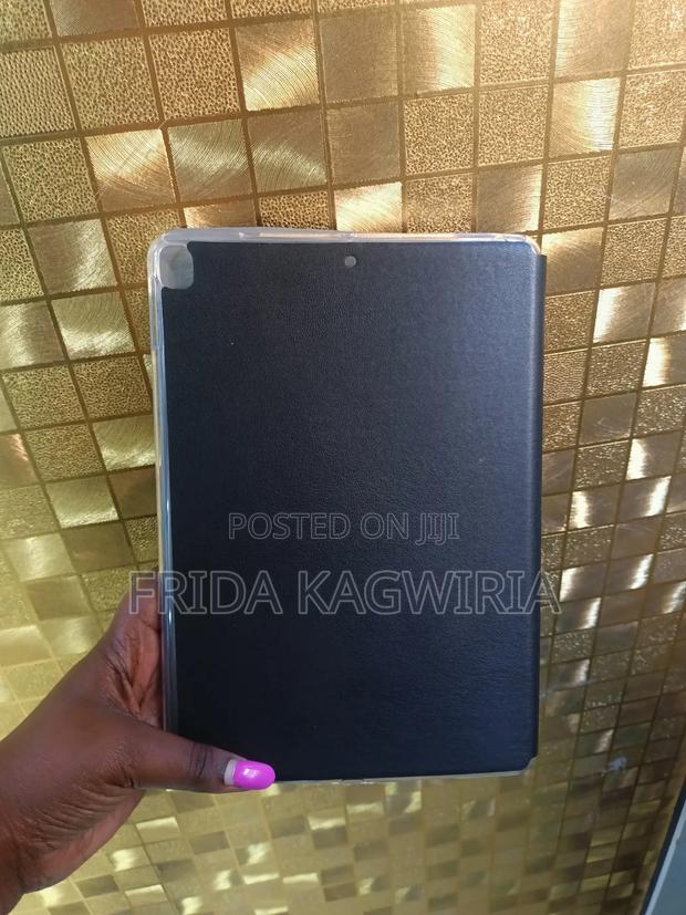 iPad 10.2" Flip Cover With Kickstand - thumbnail 2