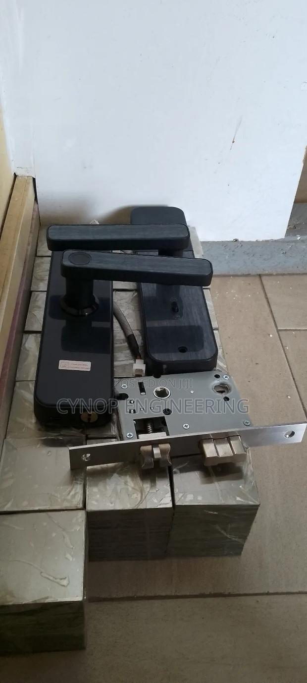 Bank Mobile App Door Lock - main view