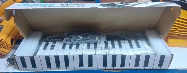 Alesis Qmini Compact 32key USB MIDI Keyboard Controller - main view