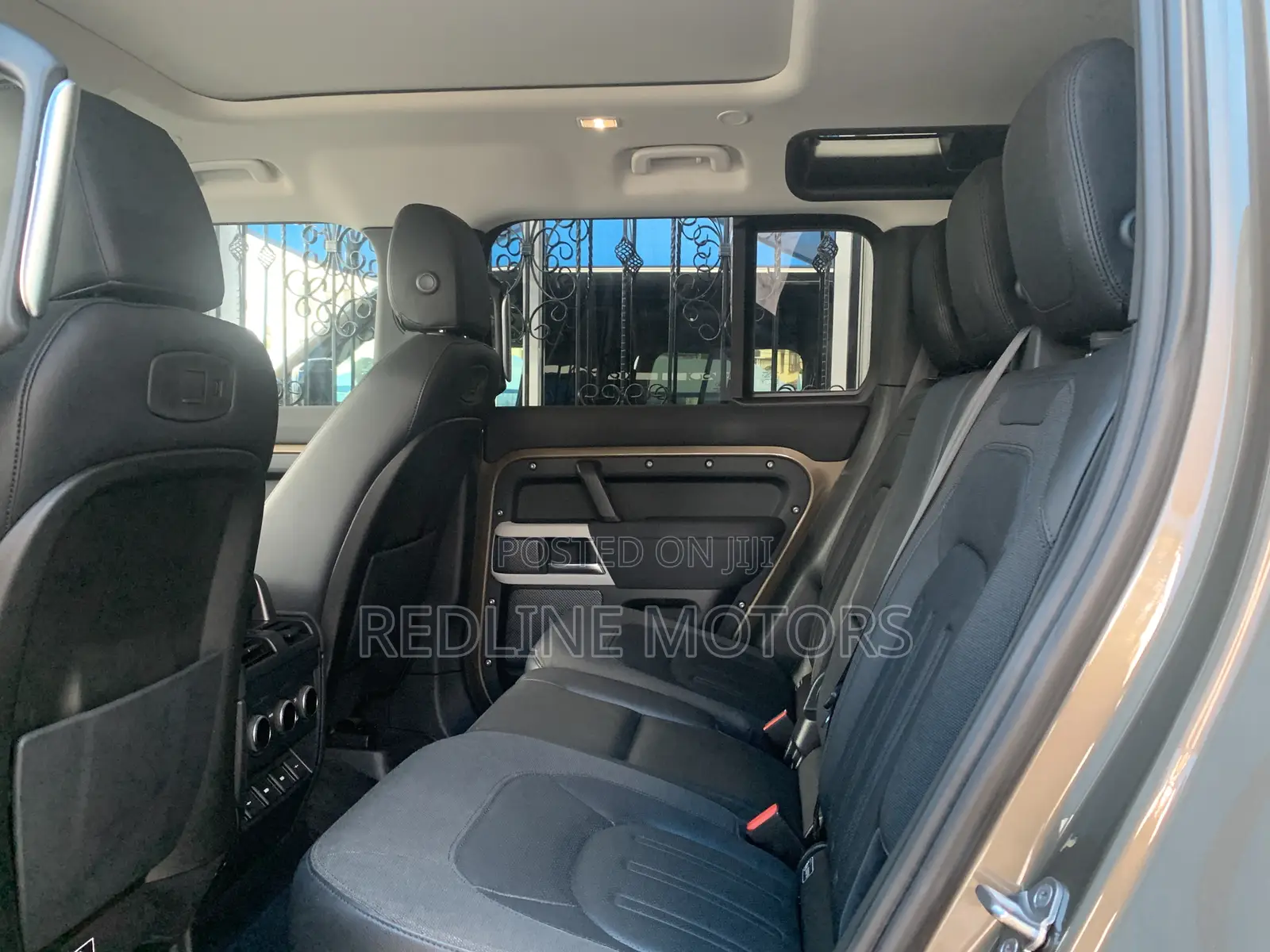 Land Rover Defender 110 SE 4x4 2020 Gold