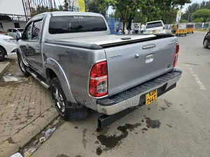 Toyota Hilux 2016 Silver
