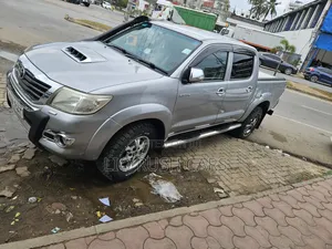Toyota Hilux 2016 Silver