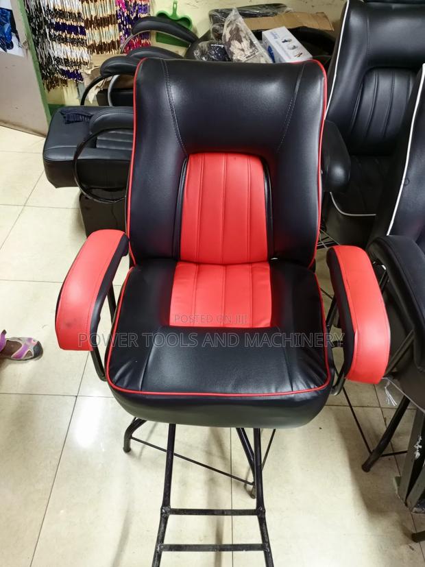 Jua Kali Kinyozi Seats - main view