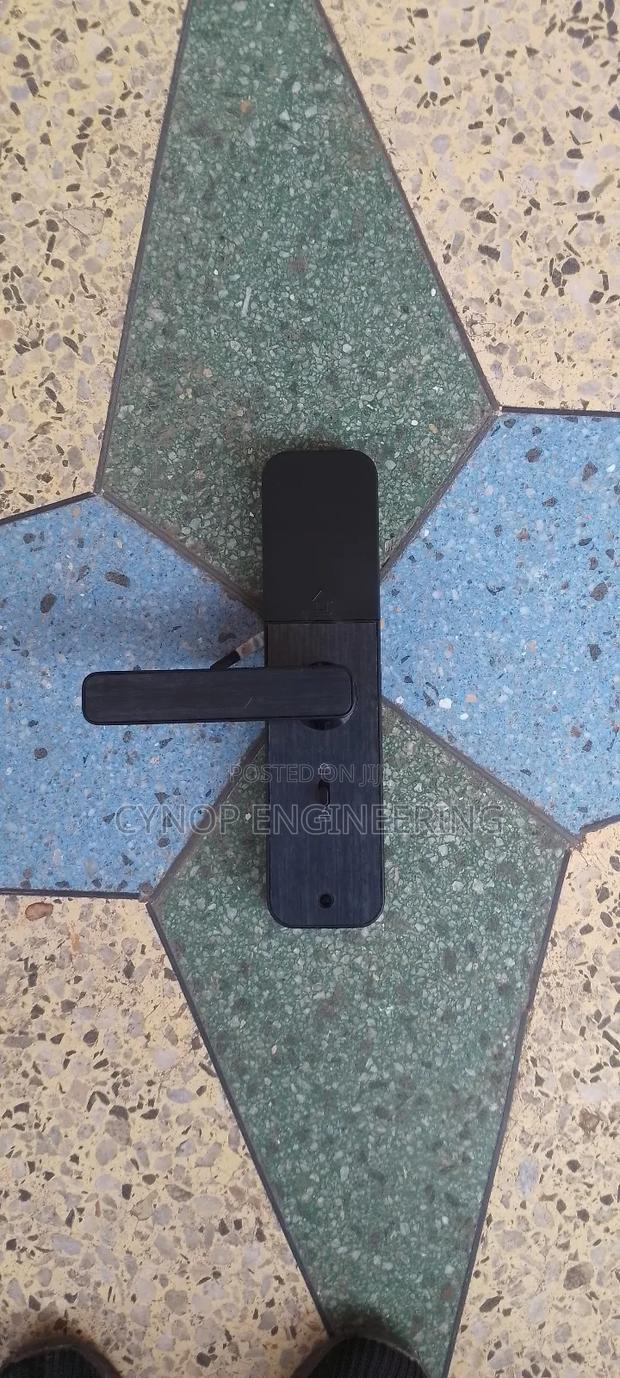 Pharmacy Mobile App Door Security - main view