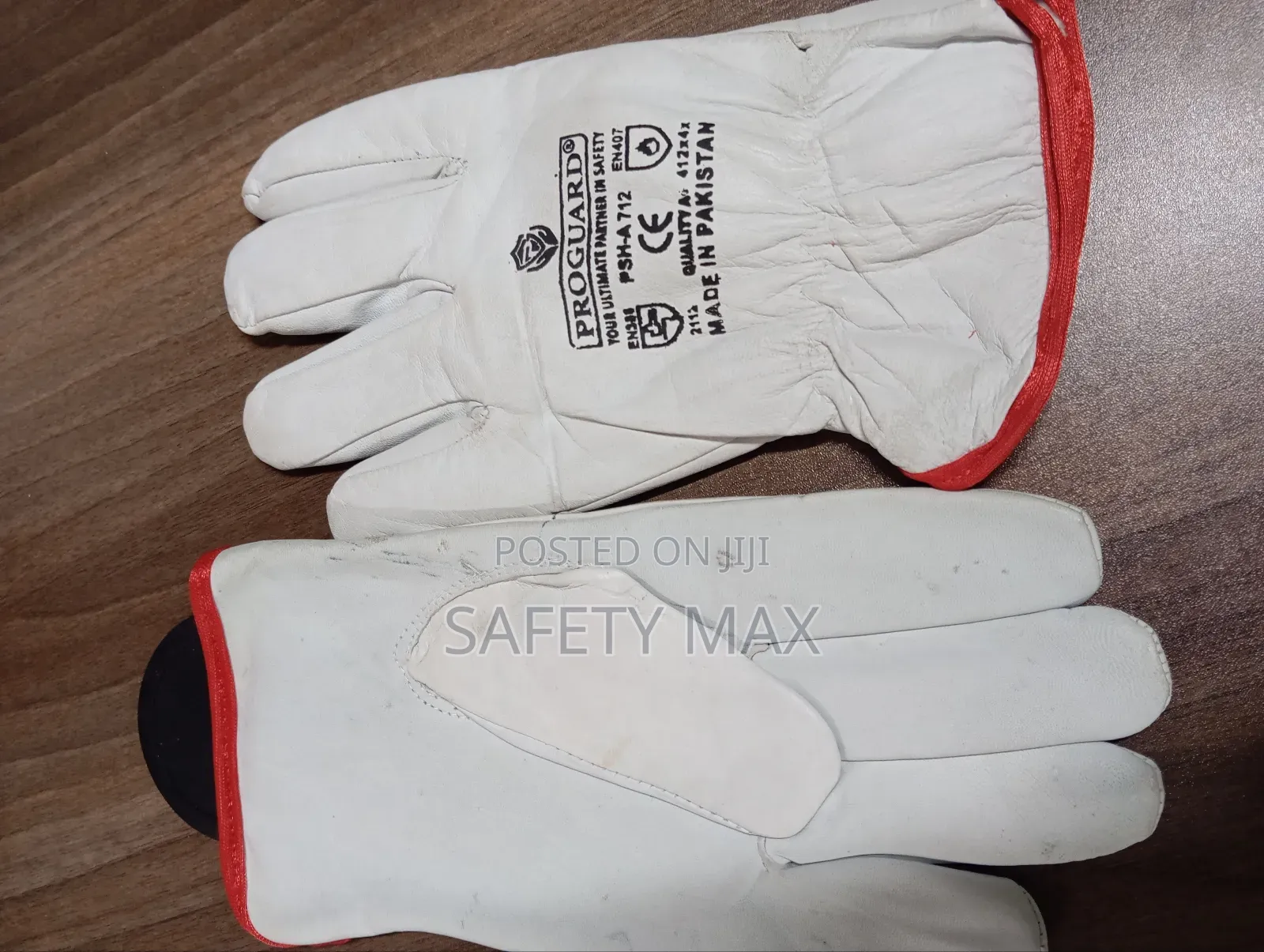 Soft Leather Gloves With A Red Lining EN 407