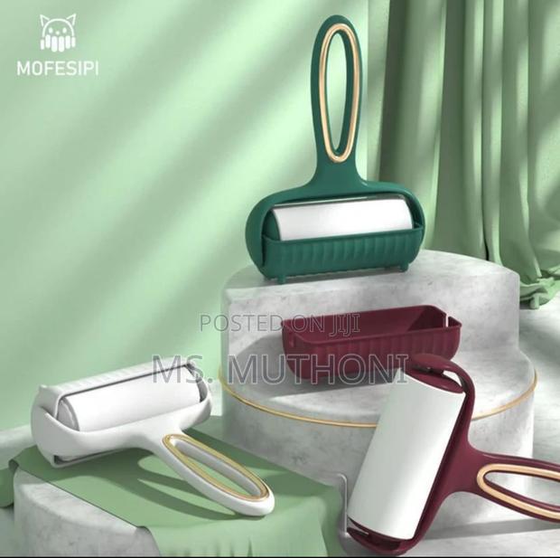 Lint Remover Available in Green,White and Maroon*