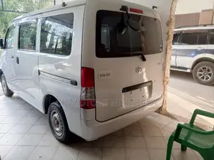 Toyota TownAce 2017 Silver