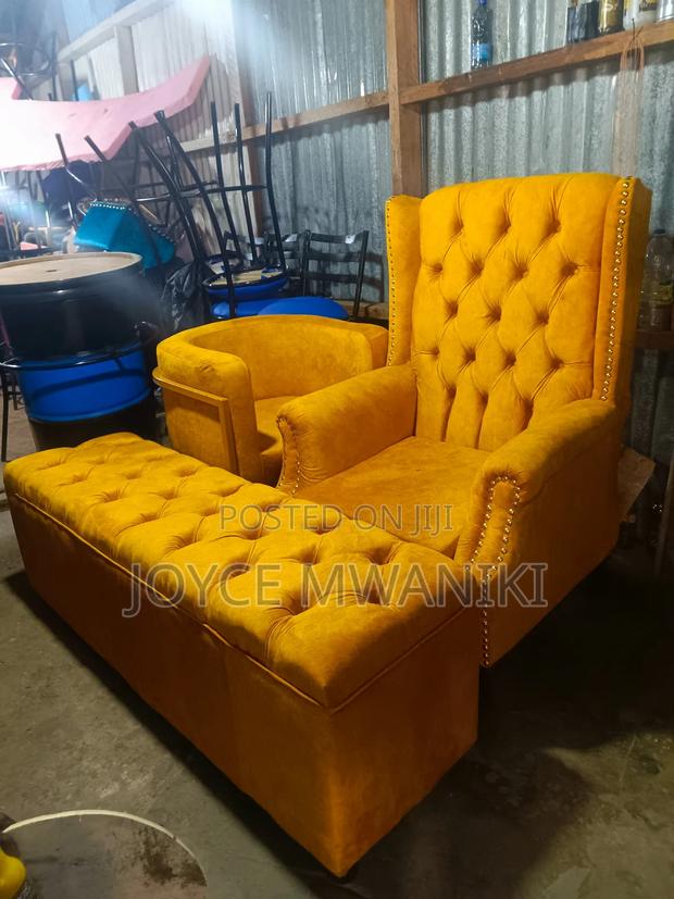 Pedicure Seat, Manicure Seat and a Waiting Bench - thumbnail 4