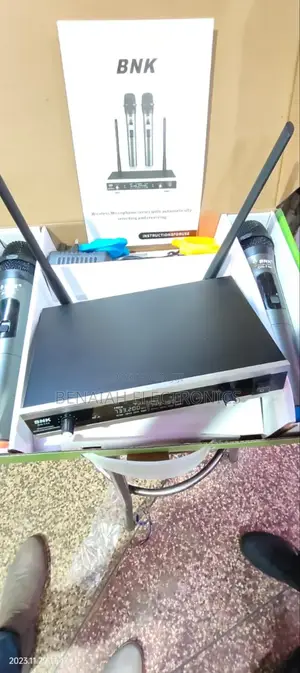 New BNK Professional Microphone.DH 744 Wireless System