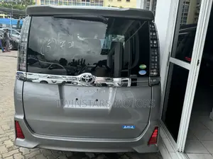 Toyota Voxy 2017 Gray