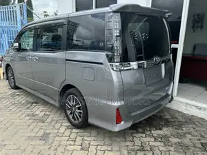 Toyota Voxy 2017 Gray