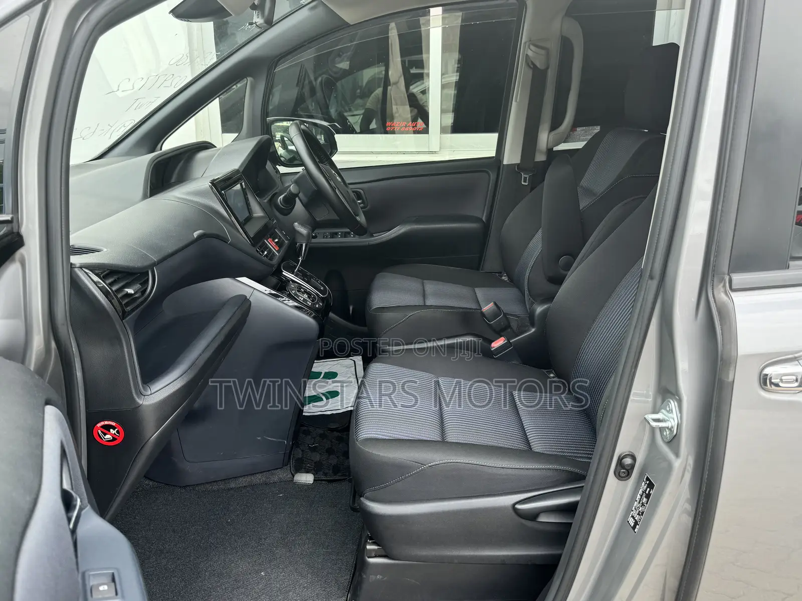 Toyota Voxy 2017 Gray