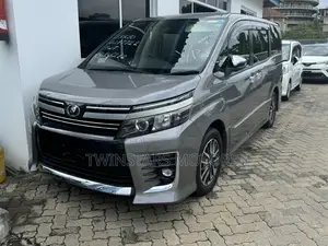 Toyota Voxy 2017 Gray