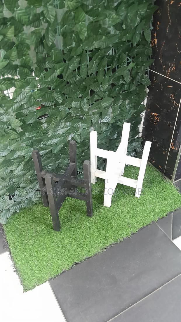 Stand Wooden 1000ksh - main view