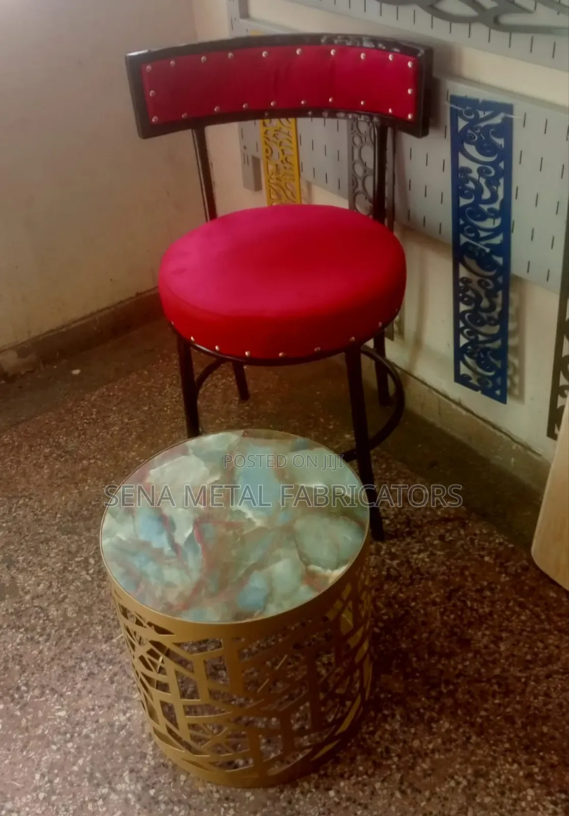 High-Quality Chairs With Side Coffee Table.