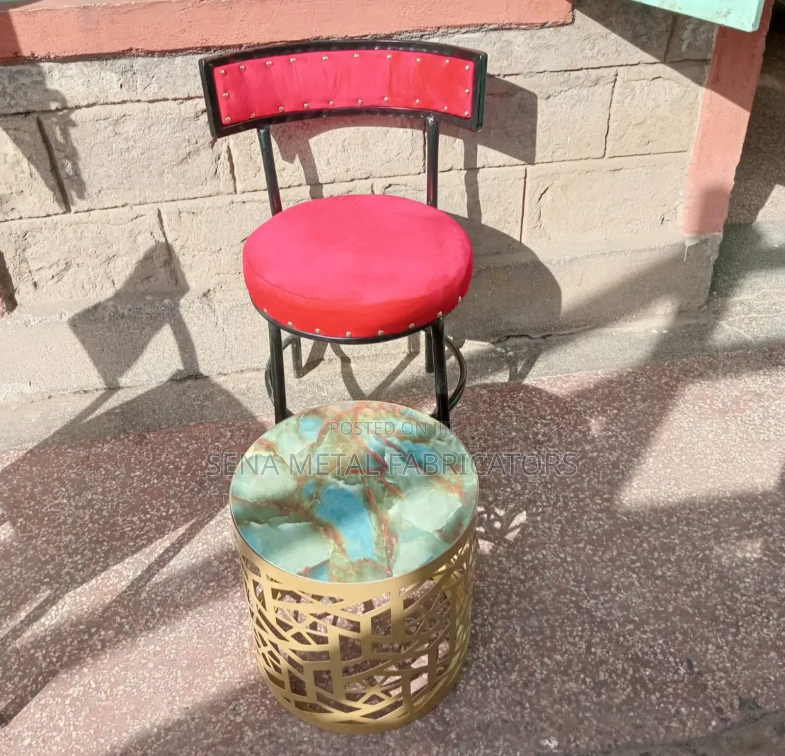 High-Quality Chairs With Side Coffee Table.