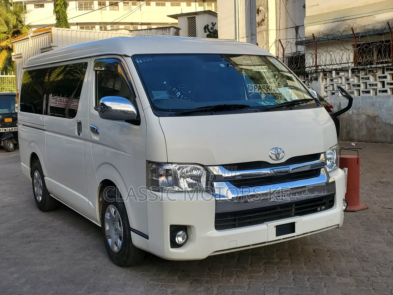 Toyota Regius 2018 White