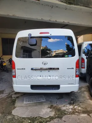 Toyota Regius 2018 White